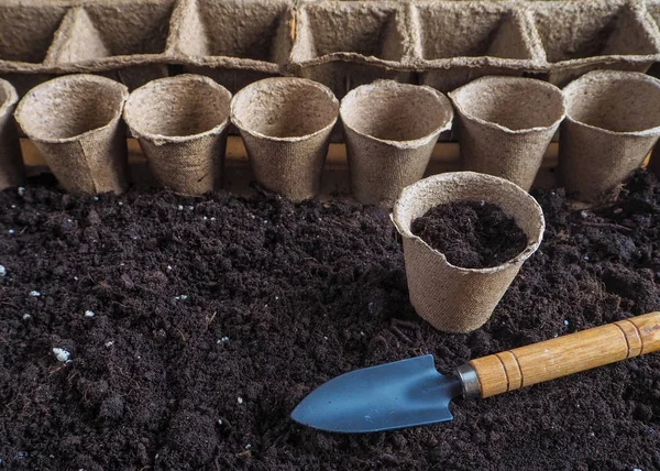 Fundo Com Vasos Turfa Chão Trabalhos Plantação Plantando Sementes Primavera — Fotografia de Stock