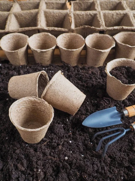 Fundo Com Vasos Turfa Chão Trabalhos Plantação Plantando Sementes Primavera — Fotografia de Stock