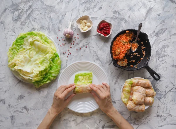 Cooking cabbage rolls stuffed with rice and vegetables, top view. — Stock Photo, Image