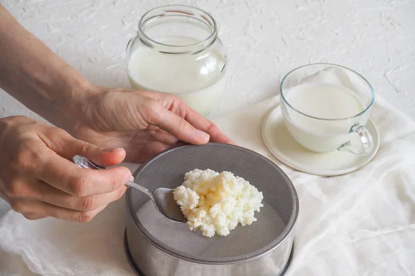 Seta de leche tibetana. Granos de kéfir de leche probiótica ecológica. El concepto de una dieta saludable y el fortalecimiento del sistema inmunológico . —  Fotos de Stock