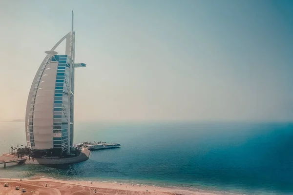 Una vista panorámica de la playa y el mar de Dubai en verano — Foto de Stock