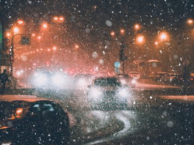 Gece yarısı trafik ışıkları..