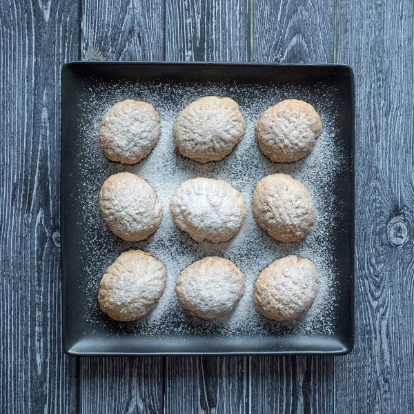 Dulces Ramadán hechos a mano sobre la mesa. Galletas egipcias "Kahk El Eid" - galletas de El Fitr Fiesta Islámica. Vista superior — Foto de Stock