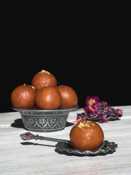Ινδικό παραδοσιακό γλυκό Γκουλάμπ Τζαμούν, κοντά — Φωτογραφία Αρχείου