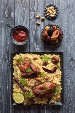 Arap geleneksel gıda kase Kabsa et ile