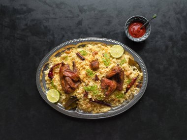 Arap geleneksel gıda kase Kabsa et ile