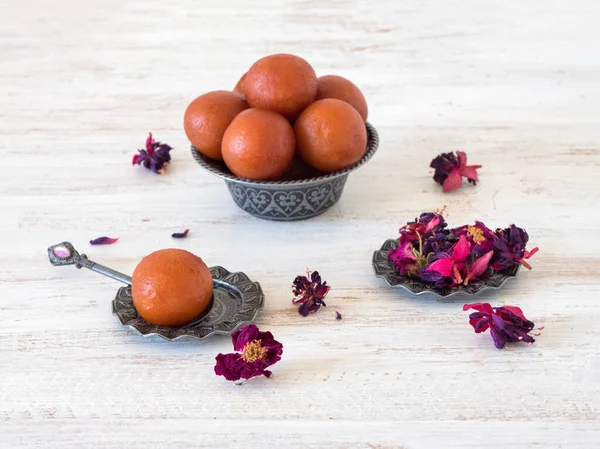 Traditionelle süße indische Gulab Jamun aus nächster Nähe — Stockfoto