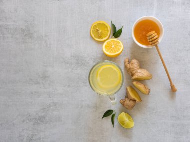 Limon, bal ve zencefil kökü ile antiviral içecek, bağışıklık kavramının güçlendirilmesi