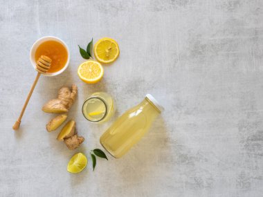 Limon, bal ve zencefil kökü ile antiviral içecek, bağışıklık kavramının güçlendirilmesi