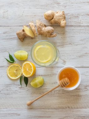 Limon, bal ve zencefil kökü ile antiviral içecek, bağışıklık kavramının güçlendirilmesi