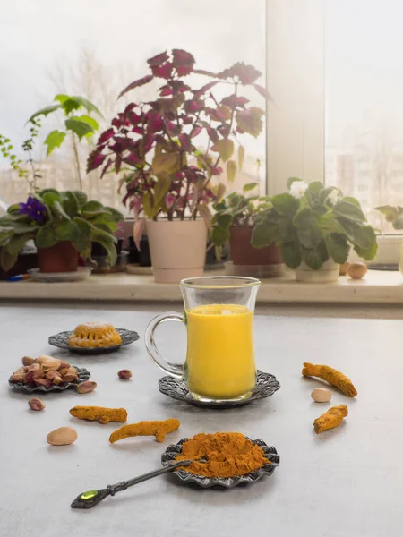 Golden milk - Traditional indian turmeric drink. A remedy for viruses and many diseases — Stock Photo, Image