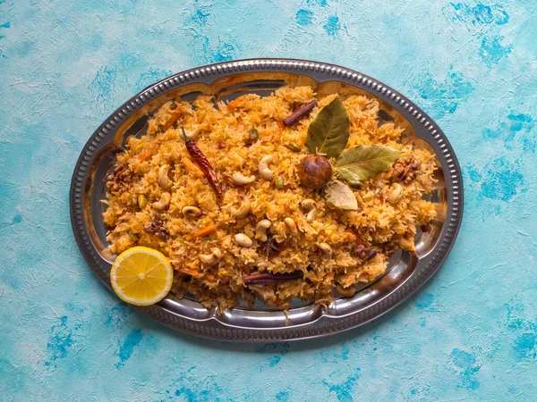 Biryani tradicional vegetariano indio. Receta de biryani de verduras — Foto de Stock