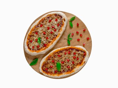 Geleneksel Arap pizzasını et ve nar ile izole ettim.