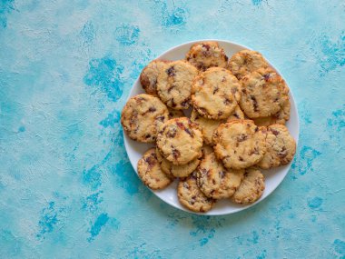 Randevu kurabiyeleri. Mavi yüzeyde Arap tatlıları