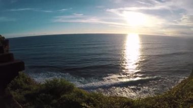 Gün batımında, Hint Okyanusu uçurum görüntüleyin. Uluwatu, Bali, Endonezya