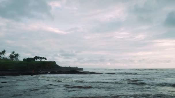 Pura Tanah Lot Temple at sunset, Tabanan, Bali, Indonesia — Stok video