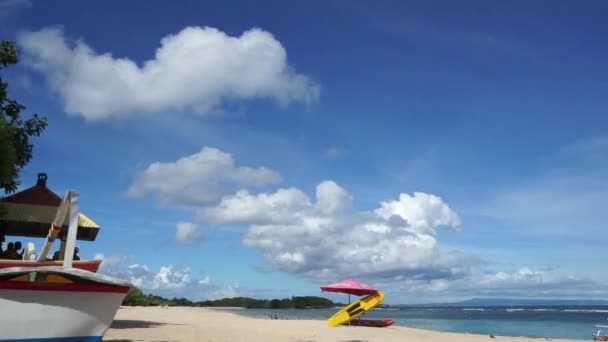 Bali, Indonesia - February 15, 2017: timelapse on a sunny day at the beach — Stock Video