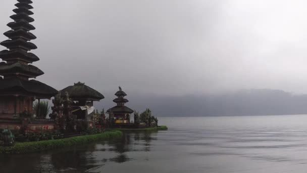 Pura Ulun Danu Bratan Temple, Bali, Indonesia - February 8, 2017: lake in cloudy day — Stockvideo