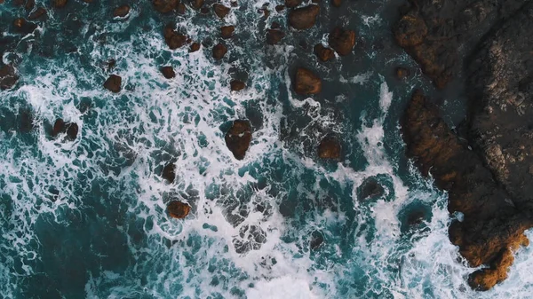 Aerial view of the coast of the Atlantic Ocean with turquoise water and big stones — Stock Photo, Image