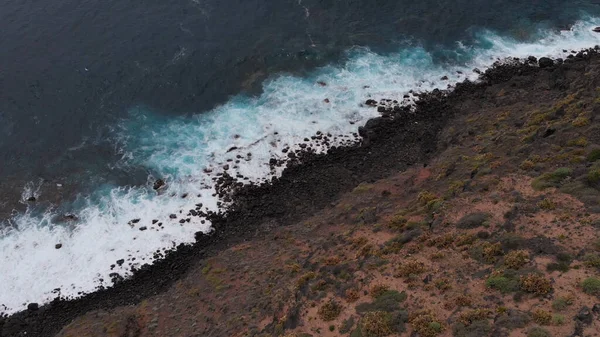 Вид з повітря мальовниче узбережжя океану — стокове фото