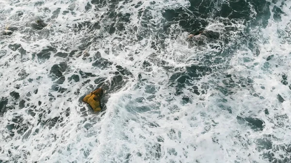 Widok z wysokości szalejącego oceanu, północnego wybrzeża Teneryfy — Zdjęcie stockowe