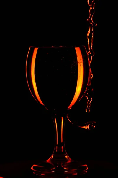 Hot cocktail giet in een glas — Stockfoto