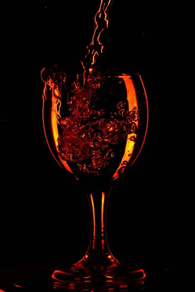 Hot Cocktail Giet Een Glas — Stockfoto