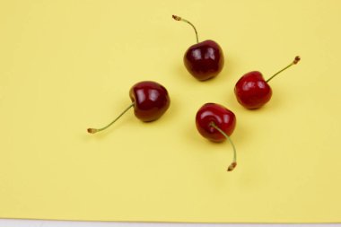 Pop sanat kırmızı meyveler