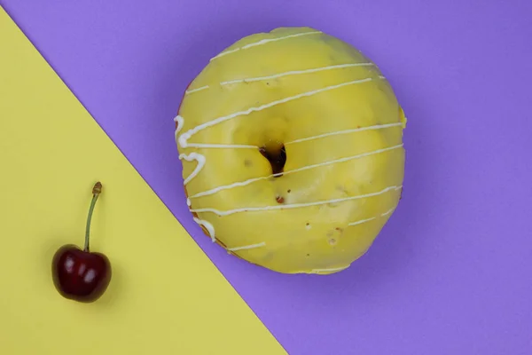 Pop art donut on holiday — Stock Photo, Image