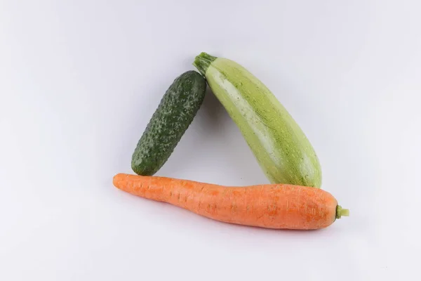 きゅうり、ズッキーニとニンジンのサラダ — ストック写真