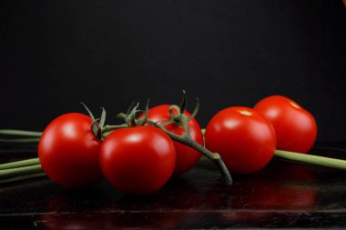 Yeşil sazlık ile domates