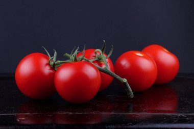 Yeşil sazlık ile domates