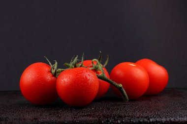 Yeşil sazlık ile domates