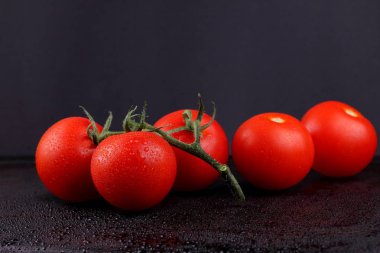 Yeşil sazlık ile domates