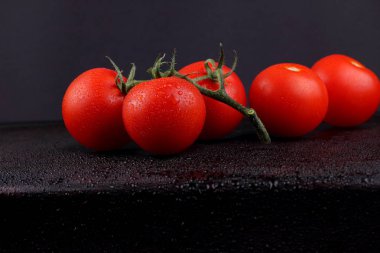 Yeşil sazlık ile domates