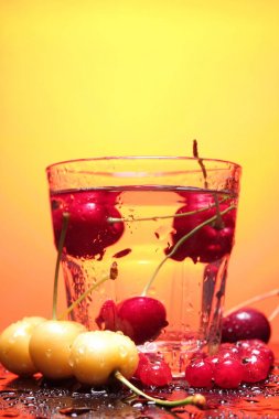 Cennet kırmızı ve sarı kiraz