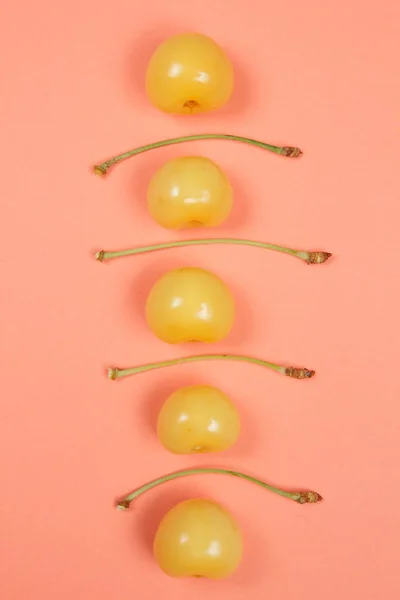 Жовтий вишневий поп-арт — стокове фото