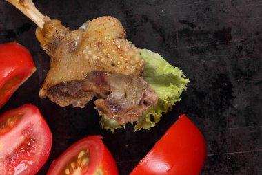 Ördek fırında sebzeli yemek