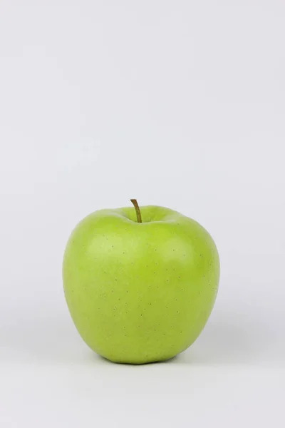 Soczyste jabłka apetyczny w mleku — Zdjęcie stockowe