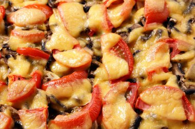 Et yemek fırından sebze ve peynir ile