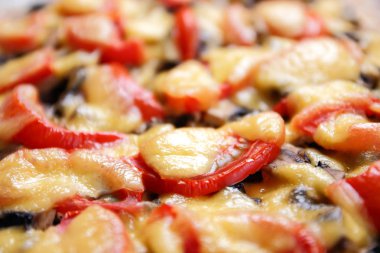 Et yemek fırından sebze ve peynir ile