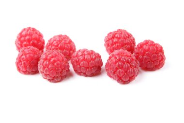 Ahududu parlak bir yüzey üzerinde