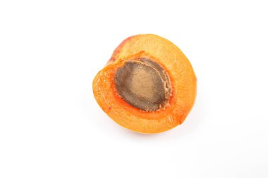 Ambalaj tasarımı için beyaz arka plan üzerinde izole kayısı