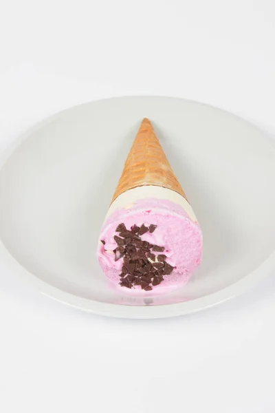 子供のための白い板のアイスクリーム — ストック写真