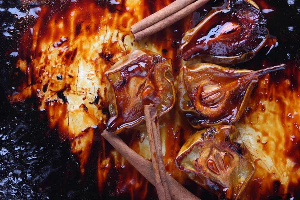 Bal ve tarçın için Restoran ile Armut tatlısı