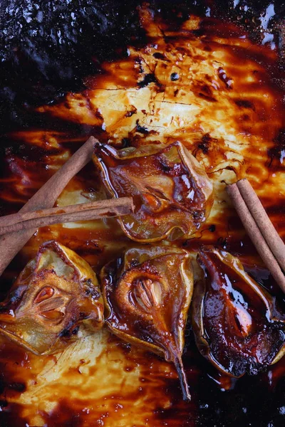 Bal ve tarçın için Restoran ile Armut tatlısı