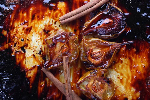 Bal ve tarçın için Restoran ile Armut tatlısı