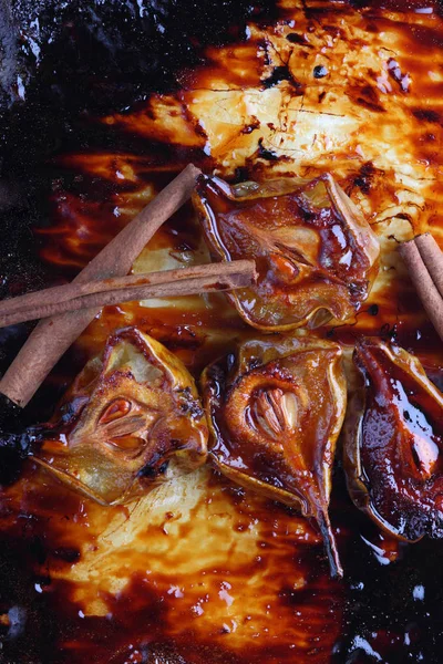 Bal ve tarçın için Restoran ile Armut tatlısı