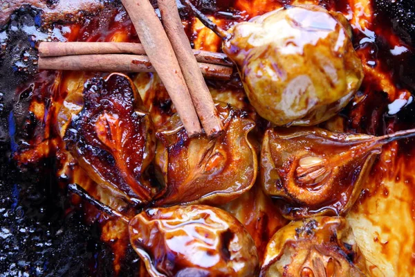 Bal ve tarçın için Restoran ile Armut tatlısı