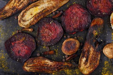 Kömüre pişmiş sebze ürün çeşitliliği